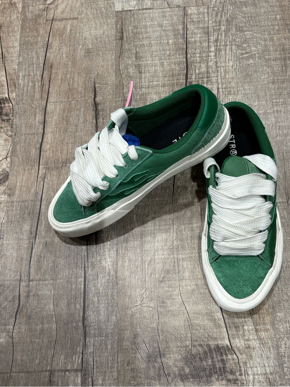 Green Women’s Skateboarding Low-Top Sneakers with White Laces Y2K Size 12.5